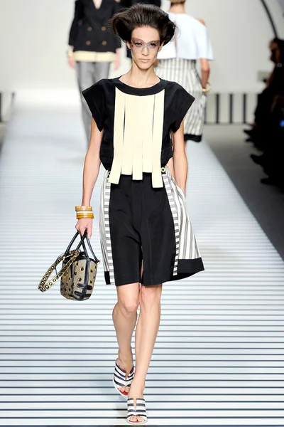 Look 3